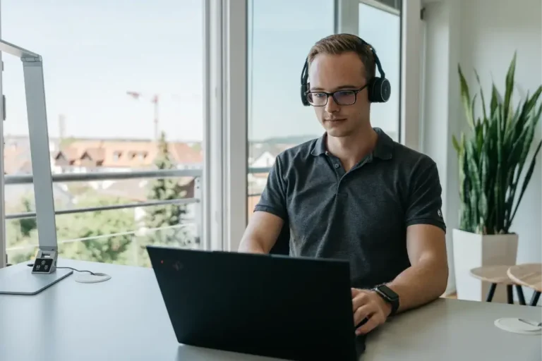 Online Training am Laptop